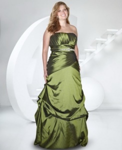 flattering bridesmaid dresses for plus size women