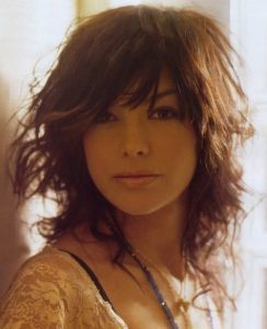 medium layered hairstyles for women