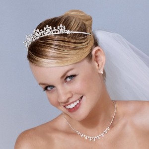 bridal hairstyles for short hair with veil