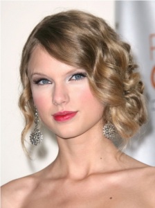 hairdo for short hair for women