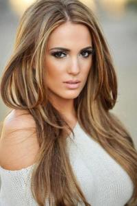 light brown hair and blonde highlights